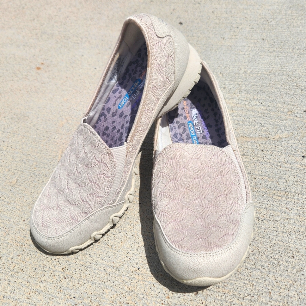 Sketchers Over Lace Relaxed fit air-cooled memory foam slip on sneakers size 8